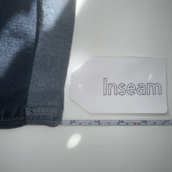 Levi’s Signature Modern Skinny Shorts Women’s Denim Bermuda Dark Wash Size 18 - Picture 10 of 10